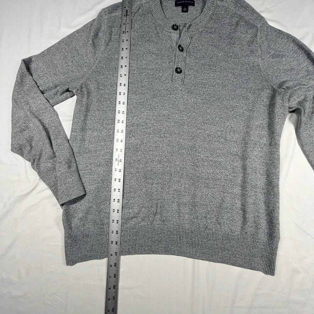 Banana Republic Henley Sweater Mens XL Grey Speckled Knit Soft Warm Preppy